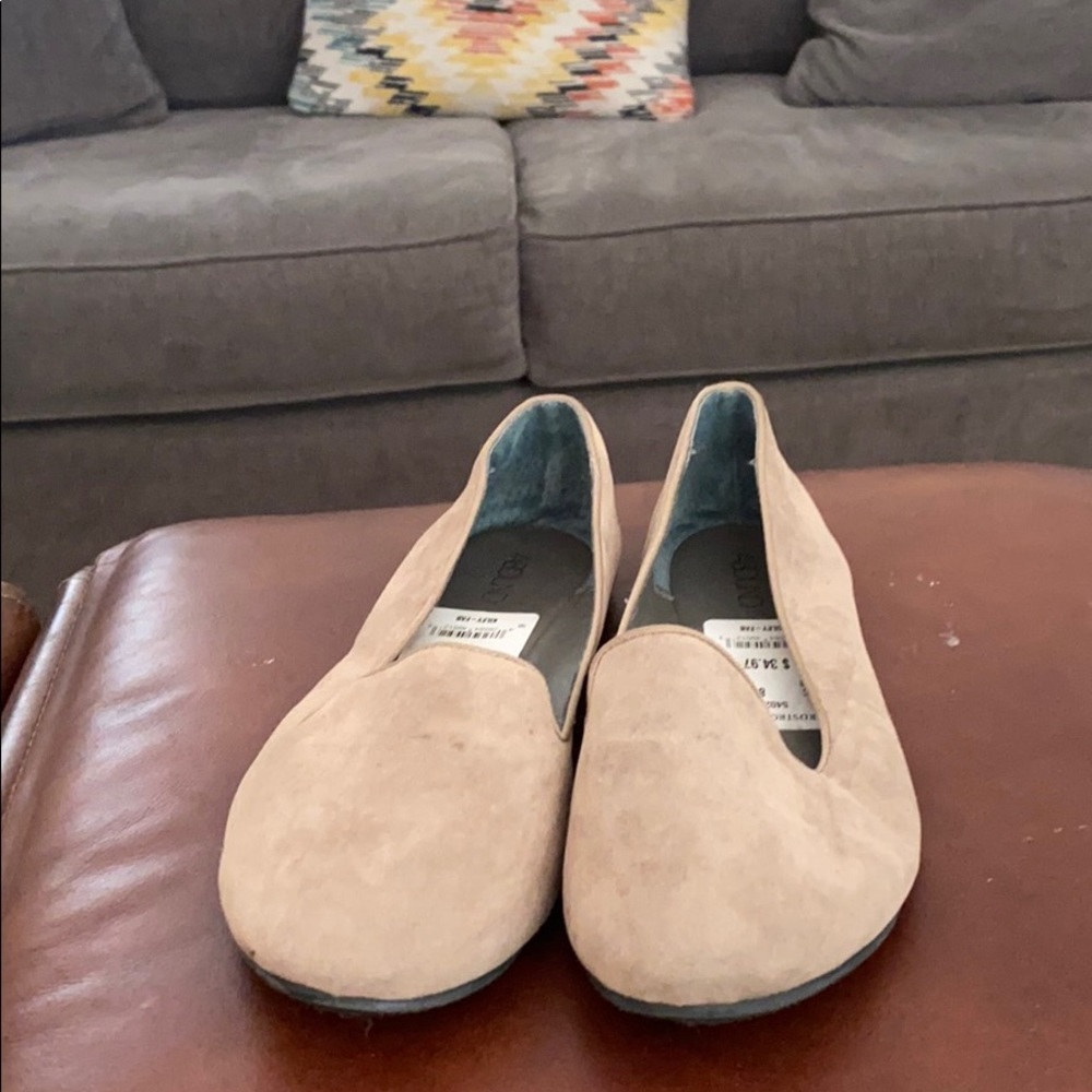 Tan flats